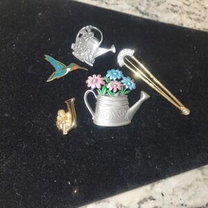 Vintage Brooch Pin Lot 5pc JJ Jonette Watering Can Hummingbird Cherub Initial J